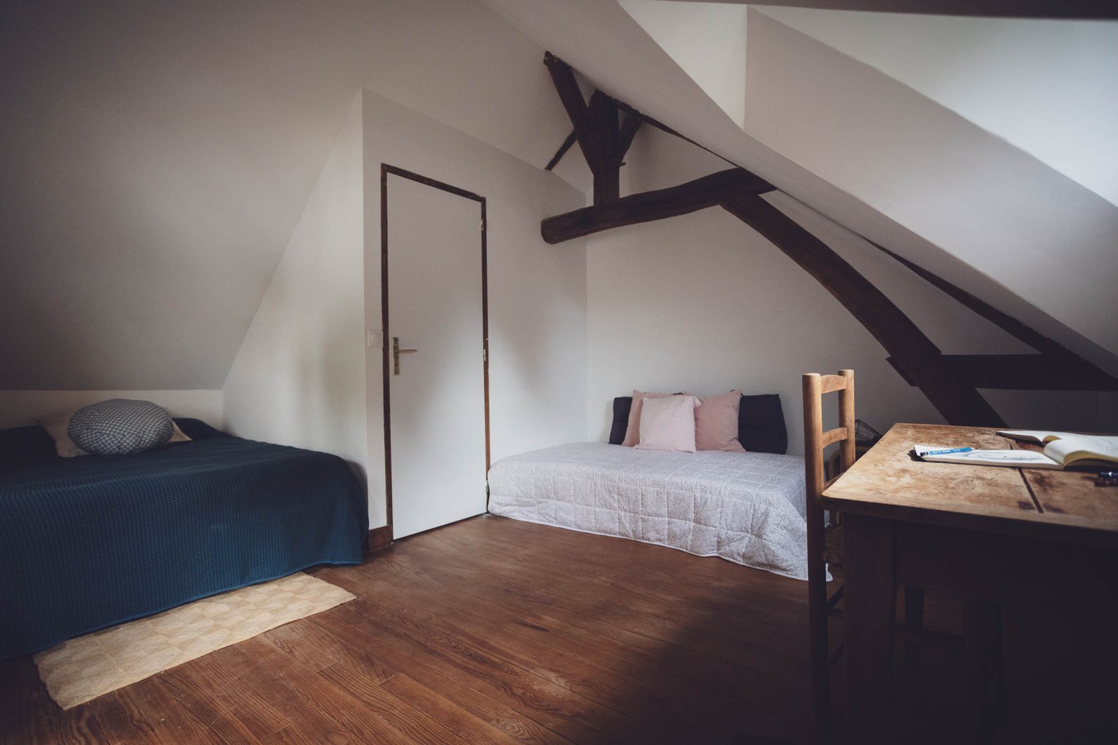 Chambre Nord, vue 3 – Gîte de groupe Ecoliving Le Chemin à Blennes, Seine-et-Marne